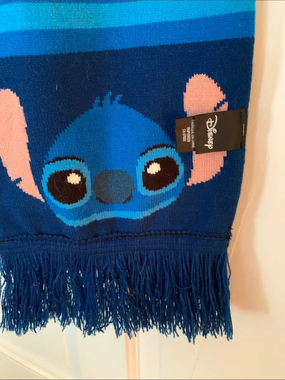 Disney Lilo & Stitch scarf In gr8 shape 👏🏻 Approximately 8” w x 90” l